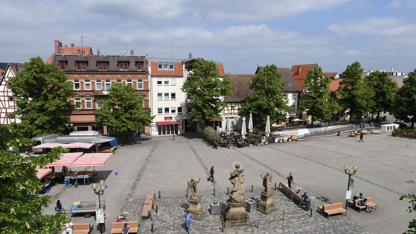 Hier will der umstrittene AfD-Politiker Björn Höcke reden und hier wollen auch seine Gegner demonstrieren: der Paradeplatz in Forchheim.