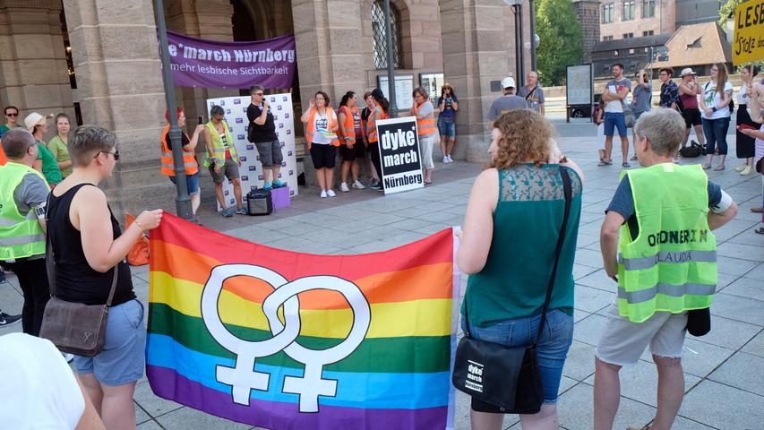 Protest für mehr Lesbenrechte: "dyke*march" zieht durch Nürnberg