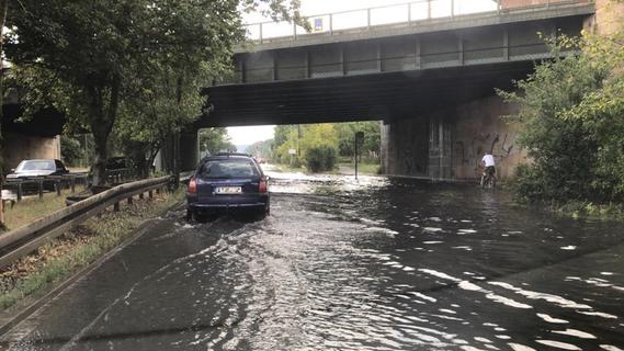 pics Unwetter Nürnberg Langwasser mini unwetter flutet unterfuhrung in