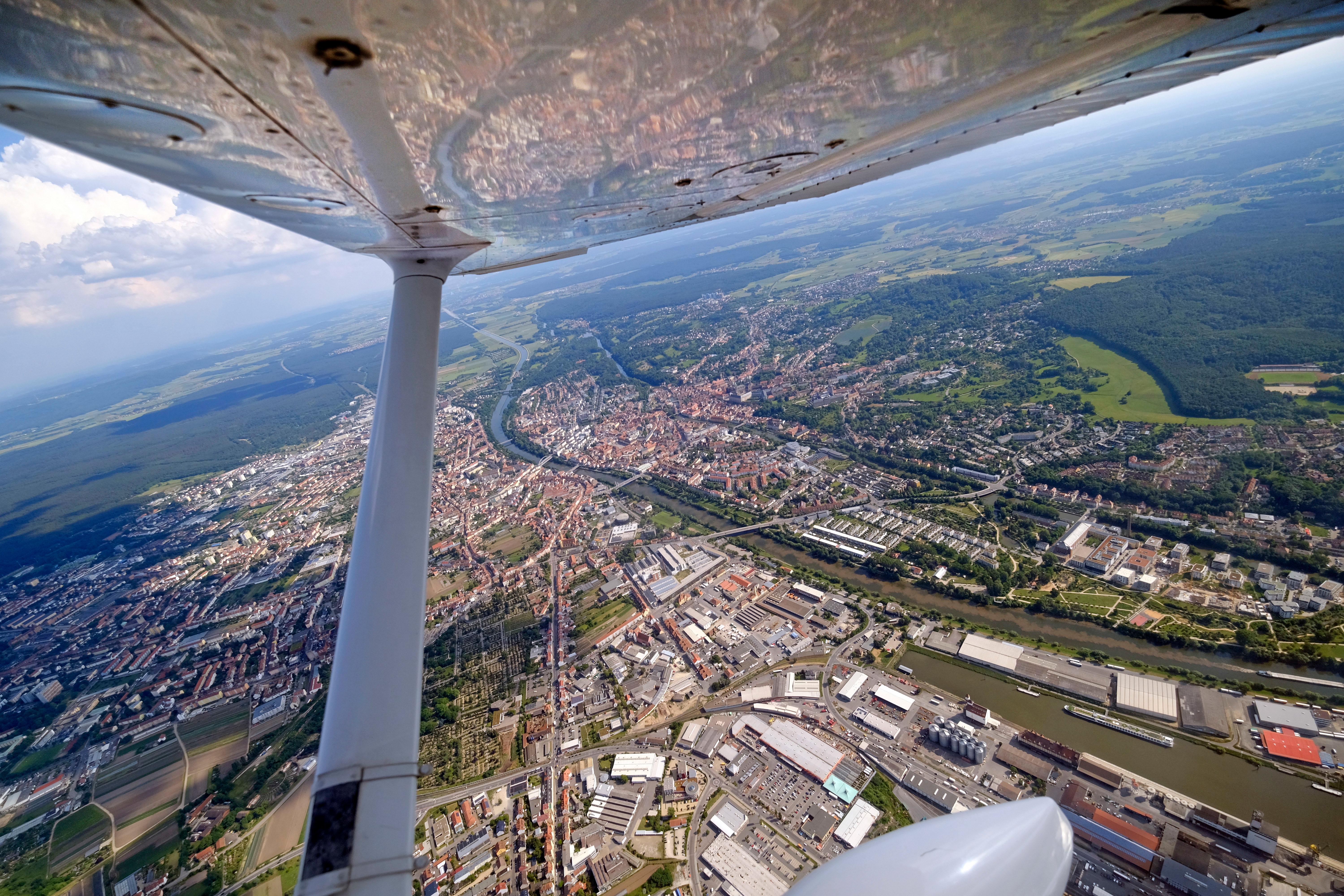 Hier sieht man Bamberg von oben - es wirkt beinahe wie eine Spielzeugstadt.