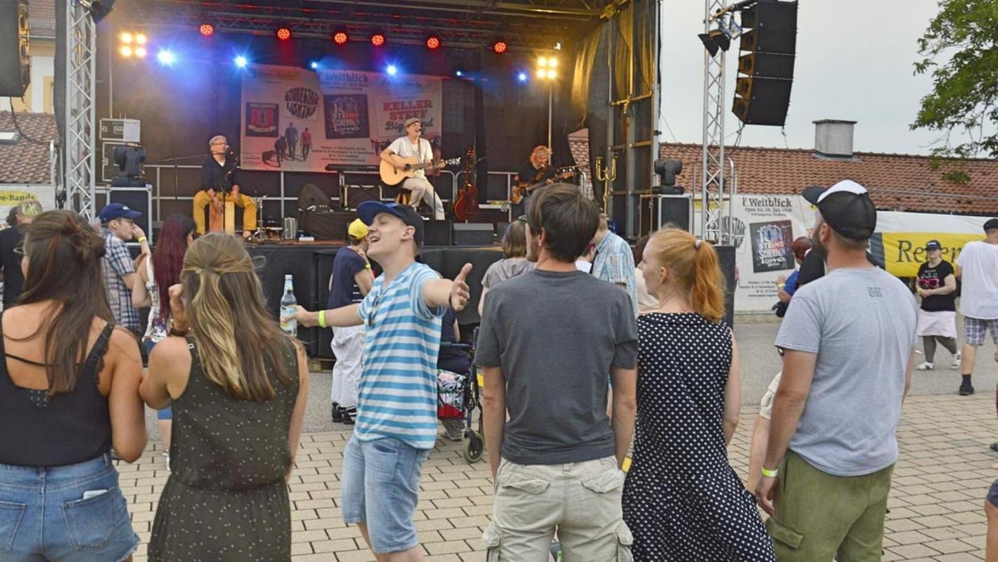 Die Keller Steff Big Band gilt als eine der besten Live-Bands Bayerns. Dass dieser Ruf nicht von ungefähr kommt, stellten sie beim „Weitblick“-Benefiz-Open-Air von Regens Wagner im Schlossgarten von Absberg unter Beweis.