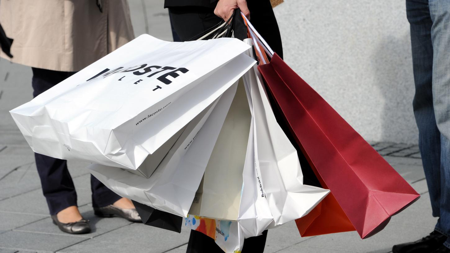 Unterstützung für den gebeutelten Einzelhandel oder zusätzlicher Stress für ohnehin schon belastete Verkäufer? Sonntagsöffnungen sind umstritten. 