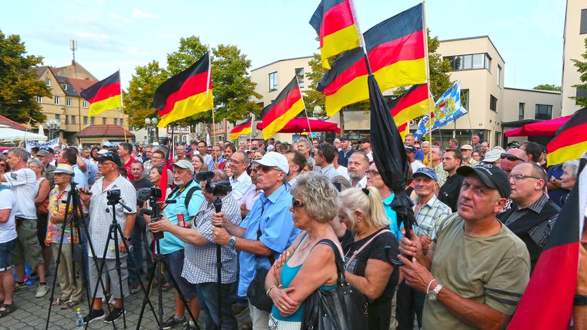 1000 Menschen demonstrieren gegen Höcke-Auftritt in Forchheim