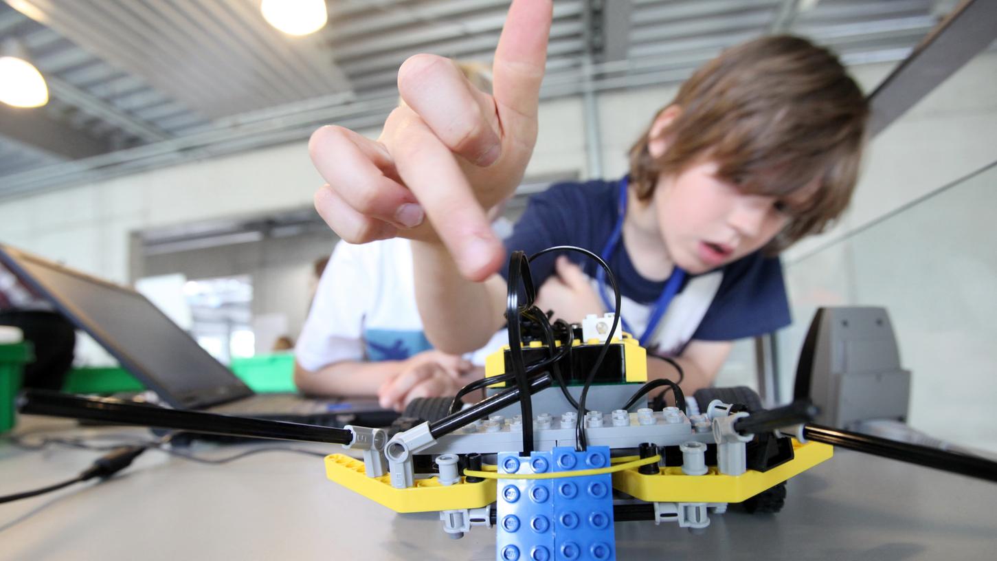 Eggolsheim: Lego Roboter lernen laufen