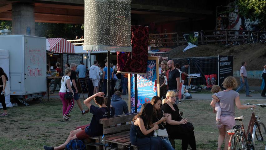 Haarschnitt, Massagen und Bands: Das Brückenfestival 2018