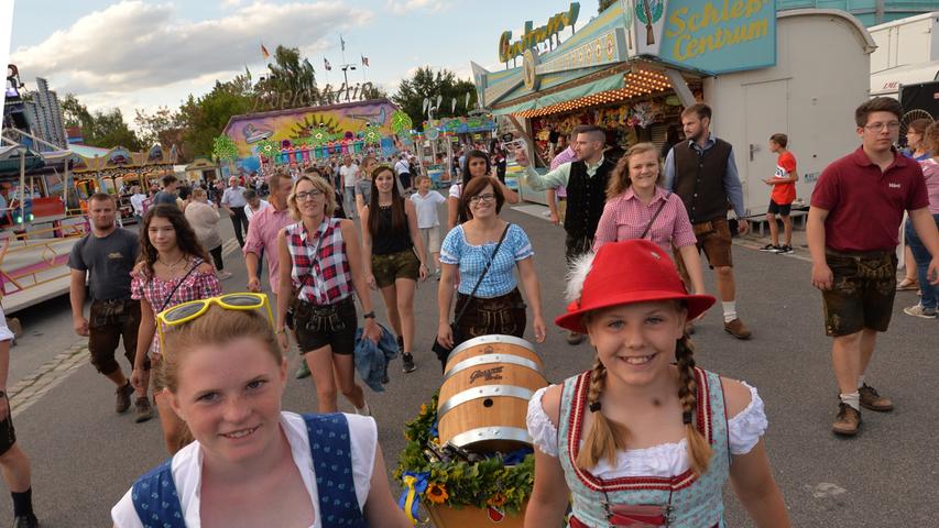 Neumarkt schunkelt: Freitag auf dem Jura-Volksfest 2018