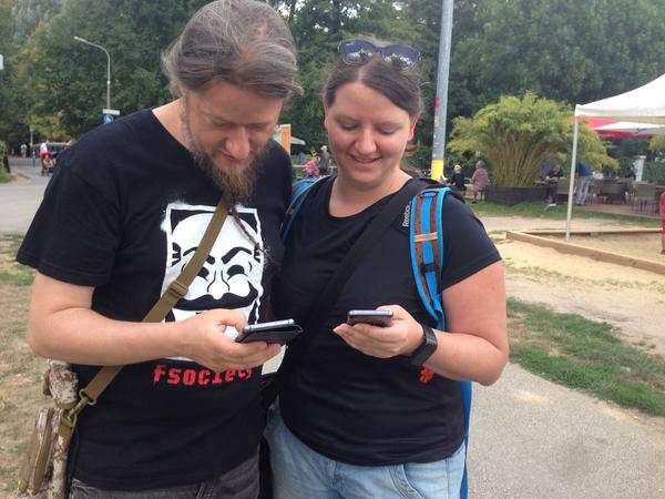 Spielen seit zwei Jahren gemeinsam Pokémon Go: Thomas Fink und Stefanie Mayer.