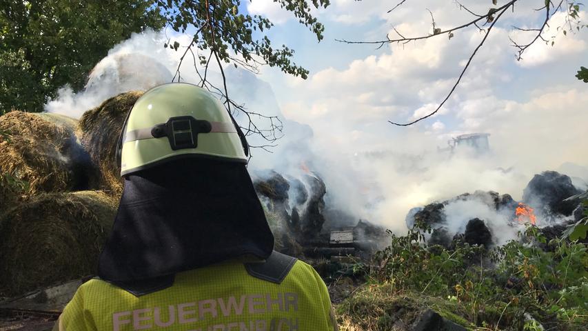 Heuballenbrand entfacht Rauchwolke bei Ebermannstadt