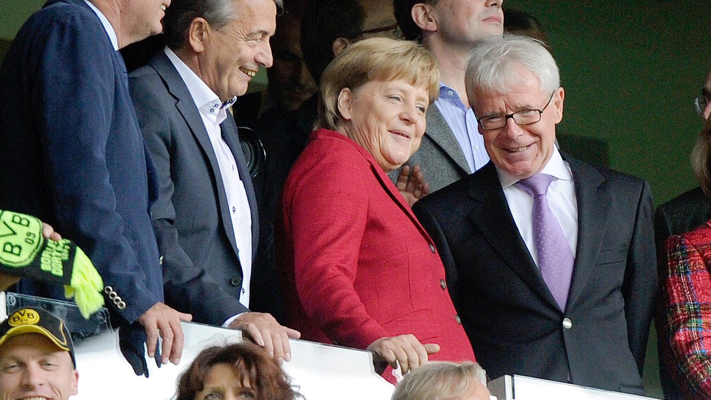 Beim Fußball präsent, bei der Leichtathletik-EM nicht: Zwei deutsche Athleten haben Bundeskanzlerin Angela Merkel fehlende Wertschätzung vorgeworfen.