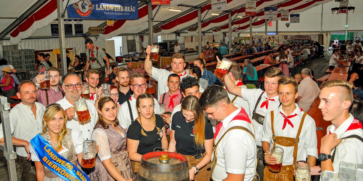 Kirchweih in Katzwang: Sautrogrennen und Bieranstich