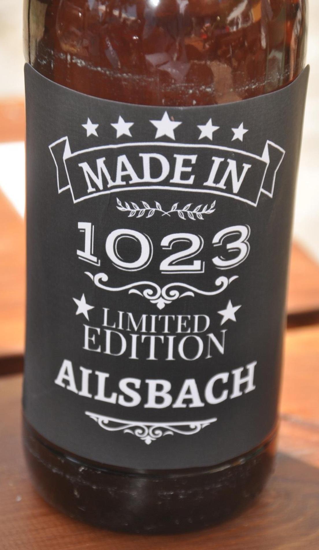 Nicht made in 1023, aber made in Ailsbach: das Bier zum Jubiläum, dass jetzt schon einmal an die eingeladenen Ex-Ailsbacher verschenkt wurde.
