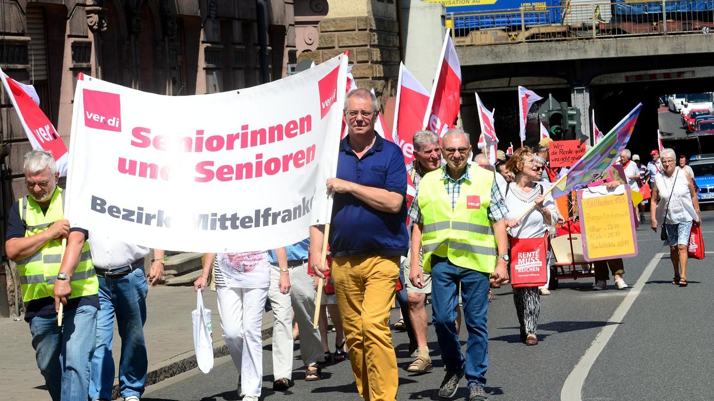 Senioren protestieren in Fürth gegen Wohnungsnot