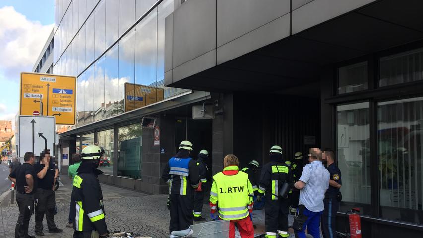 Pulverschicht auf dem Gehweg: Kehrmaschine brannte in der Marienstraße