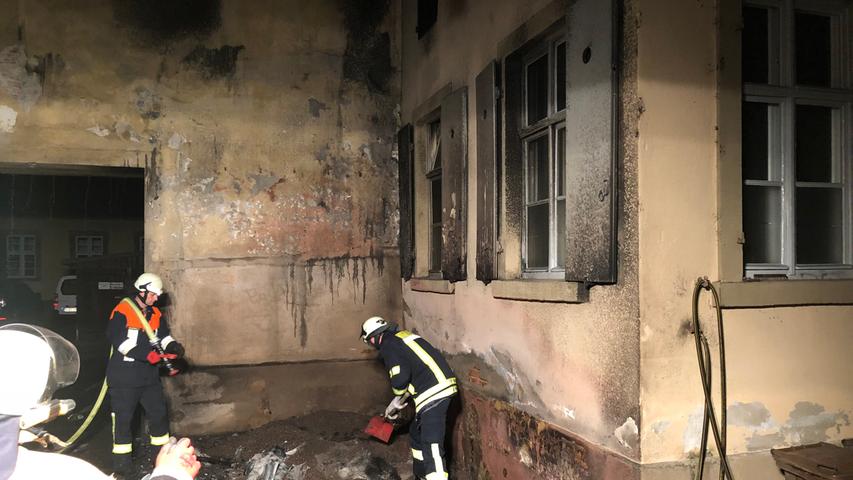 Feuer im Rathaus-Innenhof: Bamberger Feuerwehr rückt an