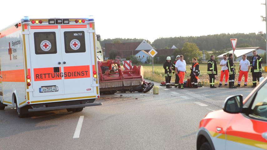 Zusammenstoß auf B14: Biker nahe Ansbach schwer verletzt