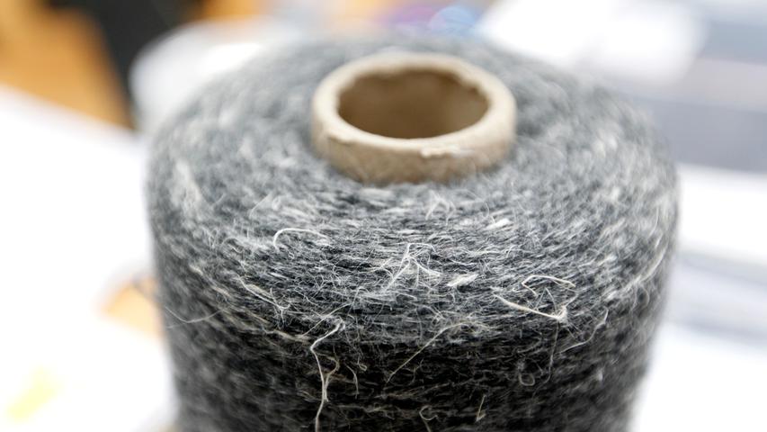 Die Faser für die Textilproduktion wird aus dem Bast, dem Gewebe der Hanfpflanze, entnommen. Neben Kleidung gibt es auch Hanfseile, Taue oder gar ganze Segeltücher aus dem robusten Material.
