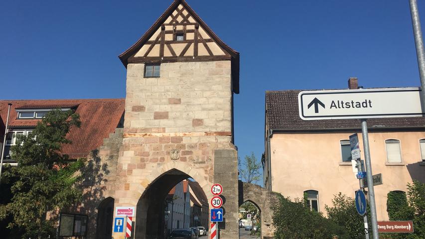 Um kurz nach 9 Uhr verließ Wanderreporter Bernd die Burg Abenberg und machte sich auf den Weg in Richtung Absberg.
