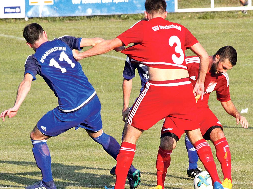 Umkämpftes Spiel in der Luft und am Boden: Der SSV Oberhochstatt wehrte sich vehement gegen den SV Marienstein, unterlag dem Bezirksligisten am Ende aber auch nach so mancher Trikot-Zerreißprobe mit 0:2 und ist im Pokal draußen. Umkämpftes Spiel in der Luft und am Boden: Der SSV Oberhochstatt wehrte sich vehement gegen den SV Marienstein, unterlag dem Bezirksligisten am Ende aber auch nach so mancher Trikot-Zerreißprobe mit 0:2 und ist im Pokal draußen.