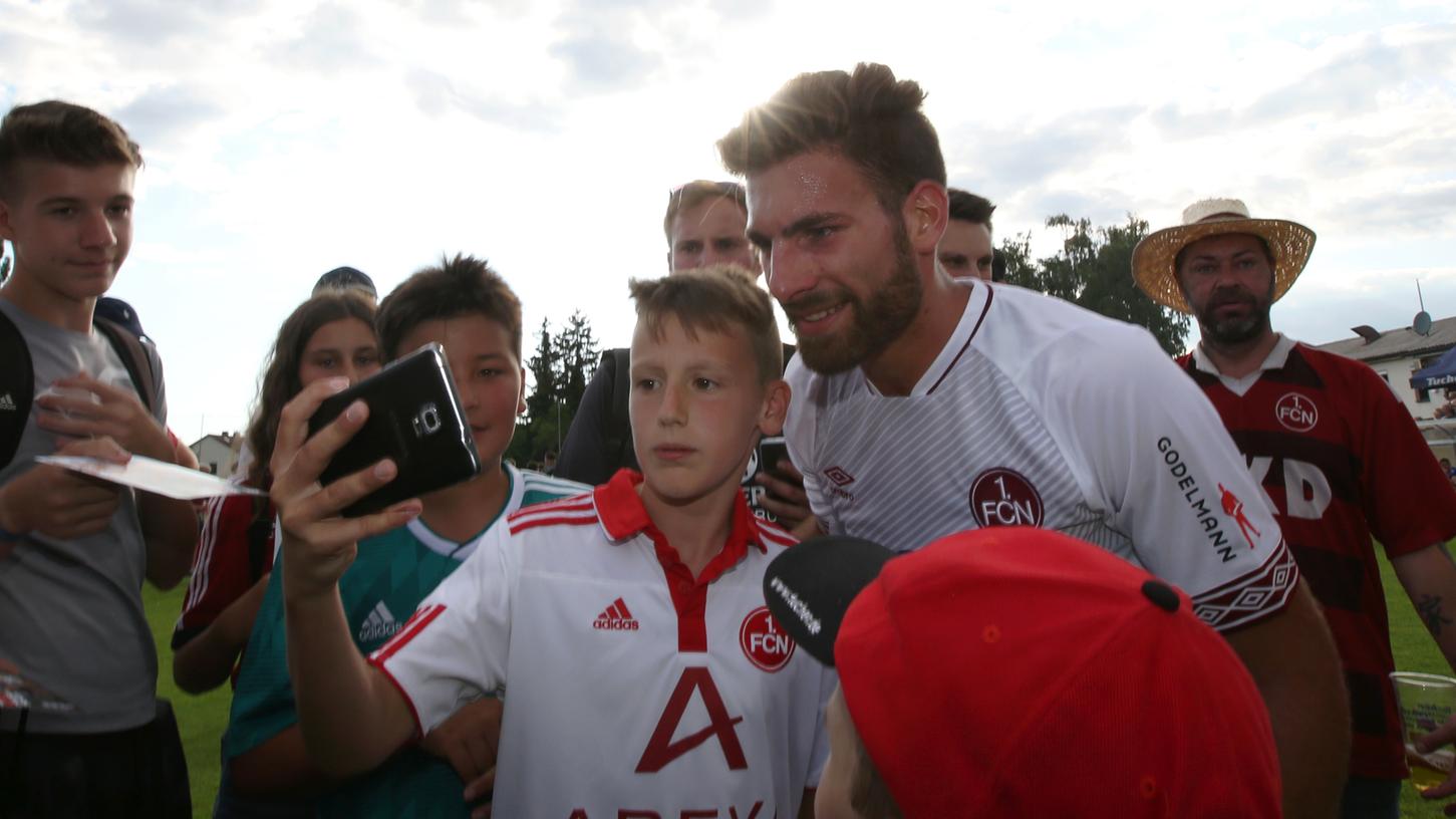 Der 1. FC Nürnberg ist nicht nur bei den eigenen Fans beliebt, auch in der Fußball Bundesliga gehört der Club zu den Sympathieträgern.