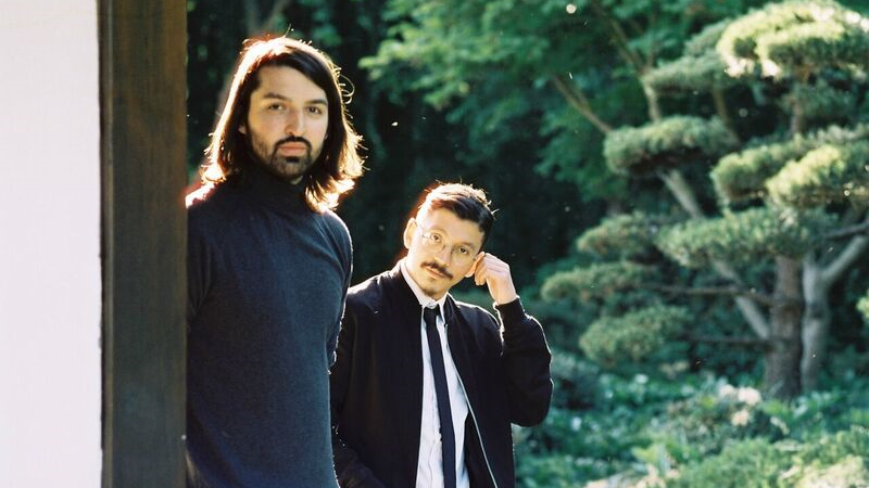 FALD ist eine "laut ballernde Band", die sich im Bereich des Indie, Rock und Synthies bewegt. Das Duo, bestehend aus Gitarrist Romeo und Sänger Nico, definiert sich durch romantisch melancholische Klänge. Spielort: Harlem - Spielzeit: 0 Uhr. FALD ist eine "laut ballernde Band", die sich im Bereich des Indie, Rock und Synthies bewegt. Das Duo, bestehend aus Gitarrist Romeo und Sänger Nico, definiert sich durch romantisch melancholische Klänge. Spielort: Harlem - Spielzeit: 0 Uhr.