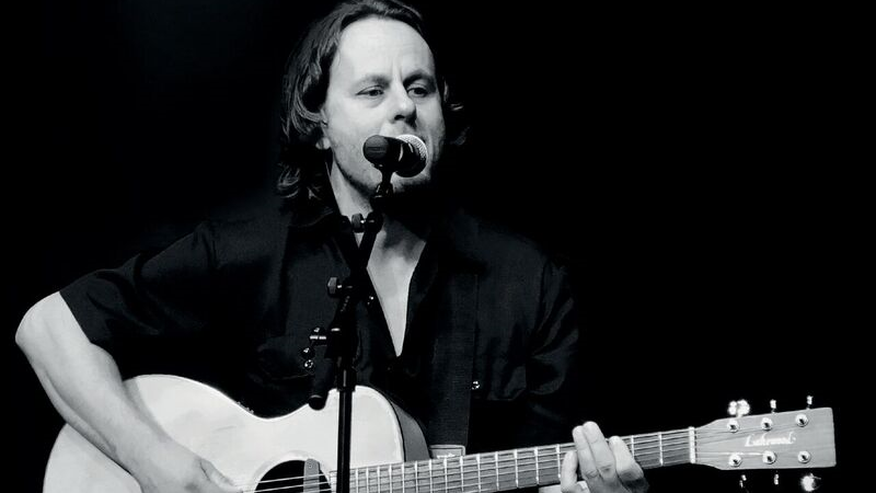 Die Songwriter Dirk Hess, Neil Hickethier und Julia Fischer haben ihren Band-Namen bewusst gewählt, denn wie bei "Ping Pong" spielen sie sich gegenseitig auf der Bühne den Ball zu, wer als nächstes performen darf. Spielort: Klarakirche - Spielzeit: 20.45 Uhr. Die Songwriter Dirk Hess, Neil Hickethier und Julia Fischer haben ihren Band-Namen bewusst gewählt, denn wie bei "Ping Pong" spielen sie sich gegenseitig auf der Bühne den Ball zu, wer als nächstes performen darf. Spielort: Klarakirche - Spielzeit: 20.45 Uhr.