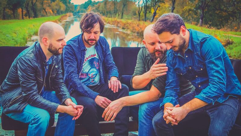 "Geradlinig, hochemotional und ohne Angst vor der eigenen Verletzlichkeit" präsentiert die Band ihr neues Album "Things Between" und verleitet dabei garantiert zum Mitsummen. Spielort: Bruderherz - Spielzeit: 15.30 Uhr. Spielort: Harlem - Spielzeit: 22 Uhr. "Geradlinig, hochemotional und ohne Angst vor der eigenen Verletzlichkeit" präsentiert die Band ihr neues Album "Things Between" und verleitet dabei garantiert zum Mitsummen. Spielort: Bruderherz - Spielzeit: 15.30 Uhr. Spielort: Harlem - Spielzeit: 22 Uhr.