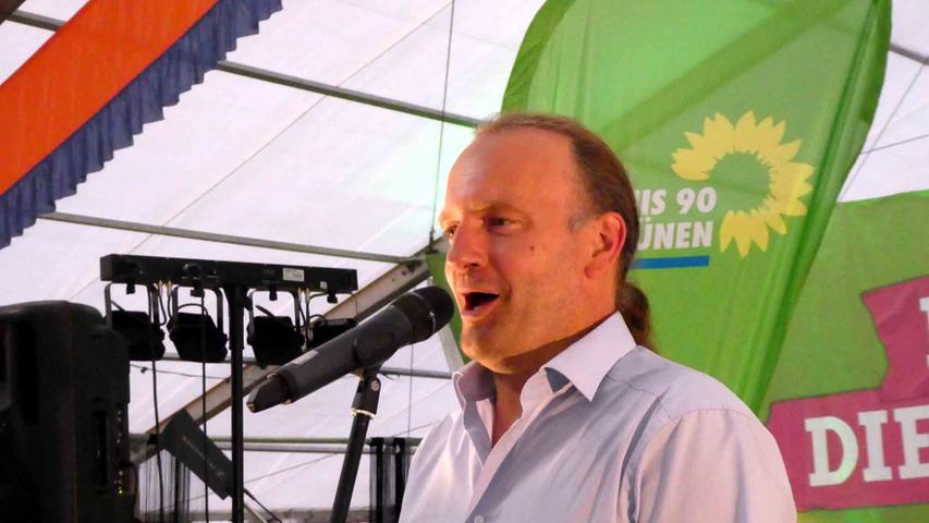 Weigenheims Bürgermeister Rainer Mayer sprach die vielfältigen aktuellen Probleme und sagte unter frenetischem Beifall der AfD den Kampf „auf Biegen und Brechen an“.