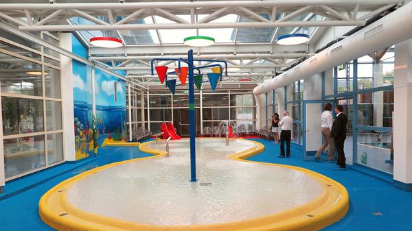 Aus den "Eimern" an der hohen Stange schwappt immer wieder plötzlich Wasser - eine lustige Überraschung für die Kleinsten.