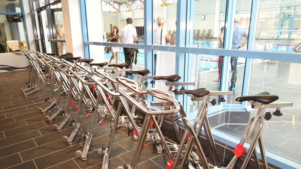 Keine herkömmlichen Fahrräder, sondern die Ausrüstung fürs "Aquacycling".