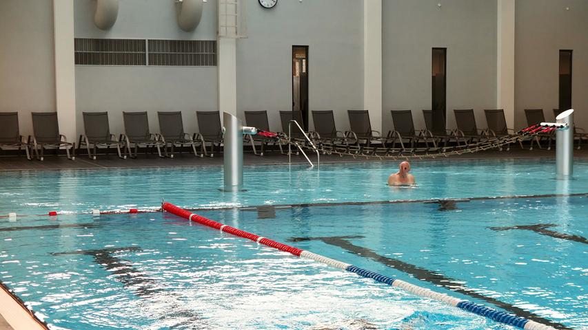 Trotz Sprungbetriebs bleiben aber stets mindestens zwei Bahnen für Schwimmer offen, eine davon als „Schnellschwimmbahn“ für ambitioniertere Sportler.