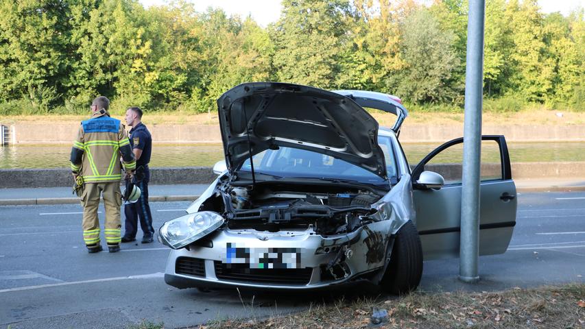 Verletzte bei Unfall in Fürth: Golf kollidiert mit Transporter 
