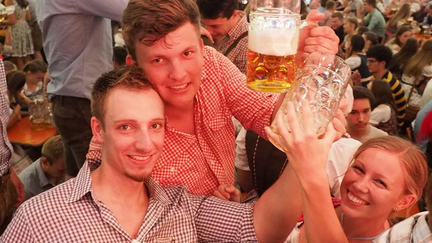 Feucht-fröhliche Bierprobe: Ekstase auf Weißenburgs Kirchweih