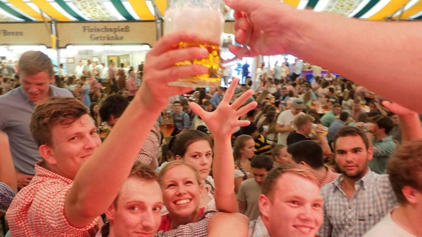 Feucht-fröhliche Bierprobe: Ekstase auf Weißenburgs Kirchweih