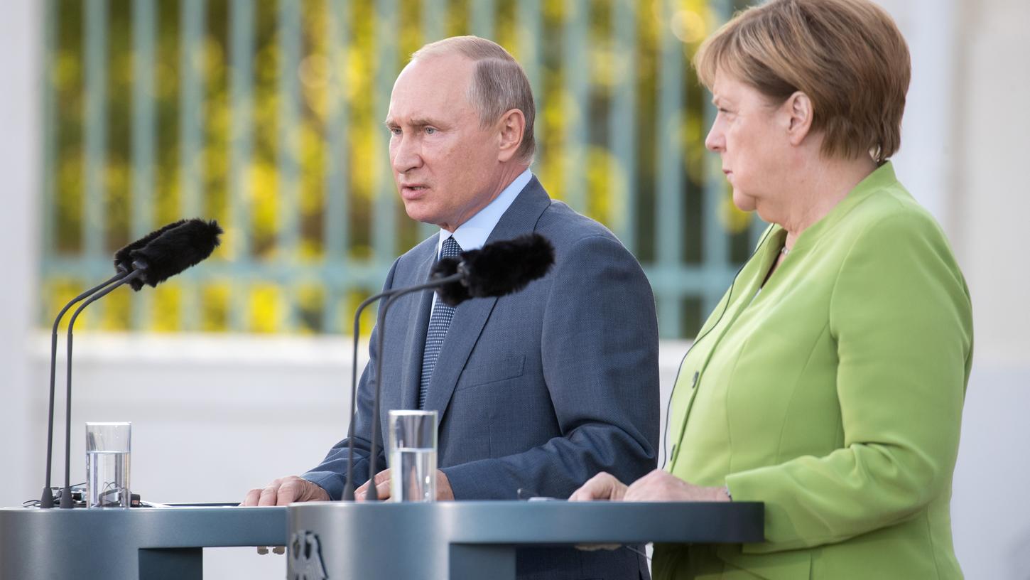 Bundeskanzlerin Angela Merkel (CDU) trifft Wladimir Putin, Präsident von Russland, auf Schloss Meseberg.