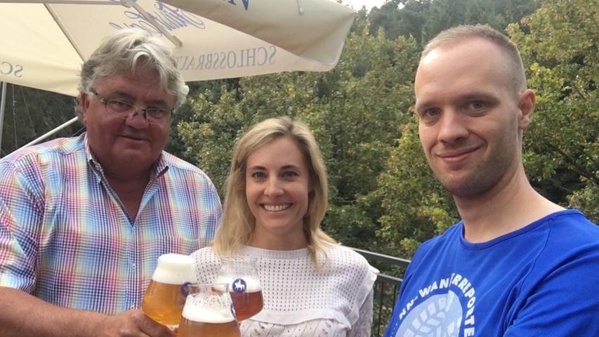 Zum Abschied gibt es noch einen Schluck Bier mit der Katalin Fürstin von Wrede und Braumeister Werner Sauer. Für Benjamin geht‘s nun nach Kleinweingarten, mal schauen, was für ein Getränk ihn dort erwartet.