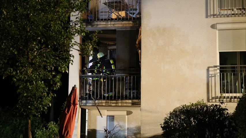 Nächtlicher Großeinsatz: Balkone in Seniorenheim standen in Flammen