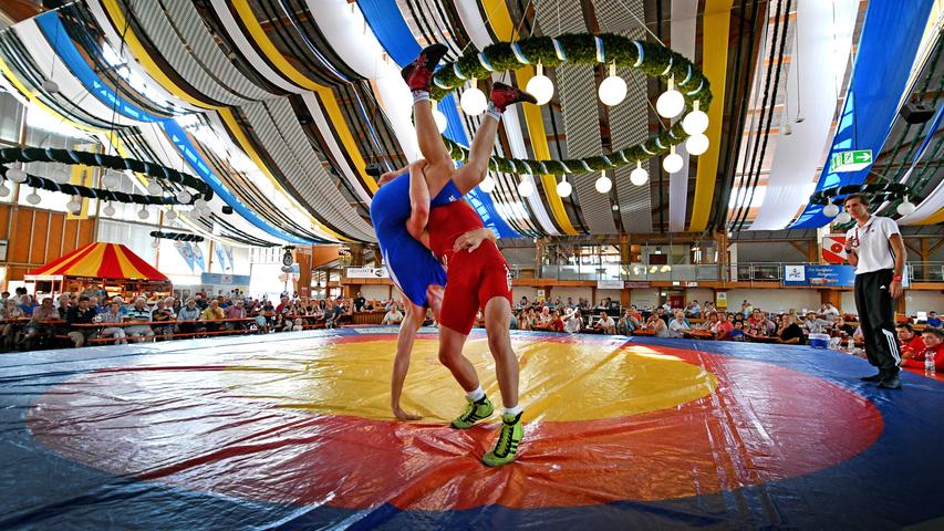 Jura-Volksfest 2018: Ringkampf in der Jurahalle