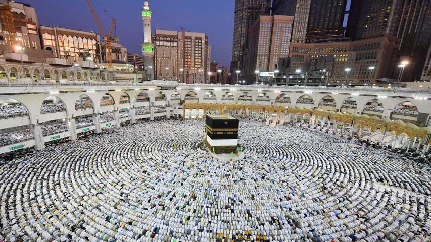 Der Höhepunkt der Feierlichkeiten ist das Opferfest. Auch hier treffen sich die Gläubigen noch einmal an der Kaaba.