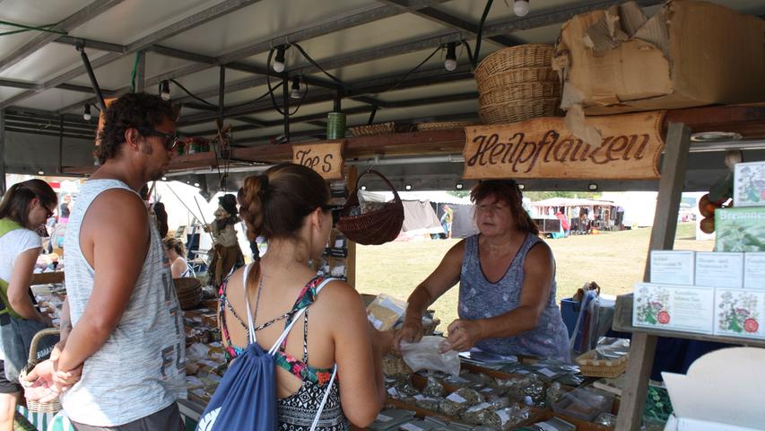 Heilkräuter und Gewürzen findet man auf den Jahrmärkten in der Region eigentlich immer, so auch beim Bartholomäusmarkt am Altmühlsee.