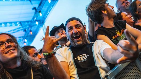 Das Publikum beim Breeze variiert - bei den Altersgruppen, der Herkunft, den Lieblingsbands und beim Kleidungsstil. Gerade das macht das Festival so entspannt und offenherzig.