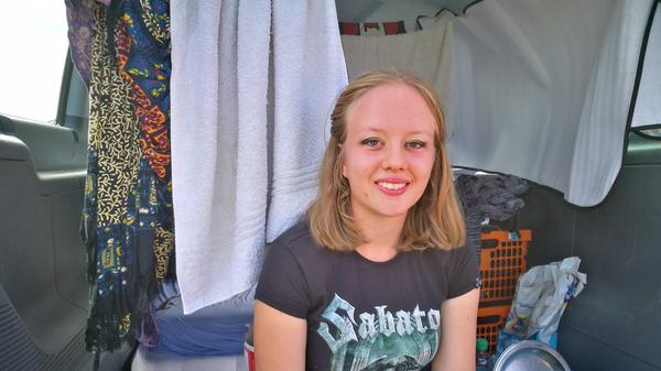 "Ich komme auf das Summer Breeze, seit ich 15 bin. Hier wächst man einfach in die Gemeinschaft mit rein, es ist ein richtig familiäres Umfeld. Was ich am Breeze besonders klasse finde, ist die Tatsache, dass man für wenig Geld eine Menge guter Bands sieht!"