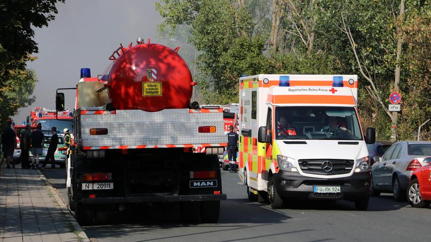 Dunkler Qualm über Fürth: Großbrand in Entsorgungsfirma