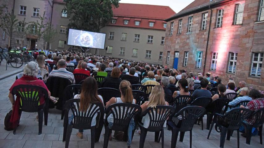 SommerNachtsFilmFestival im denkmalgeschützten Ensemble in Schwabach