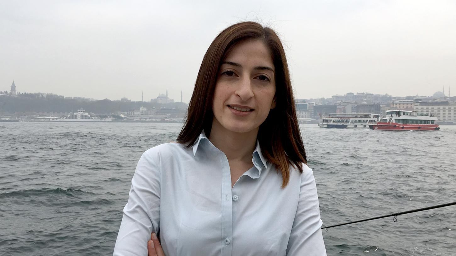 Die wegen Terrorvorwürfen in der Türkei angeklagte deutsche Journalistin Mesale Tolu darf die Türkei verlassen.