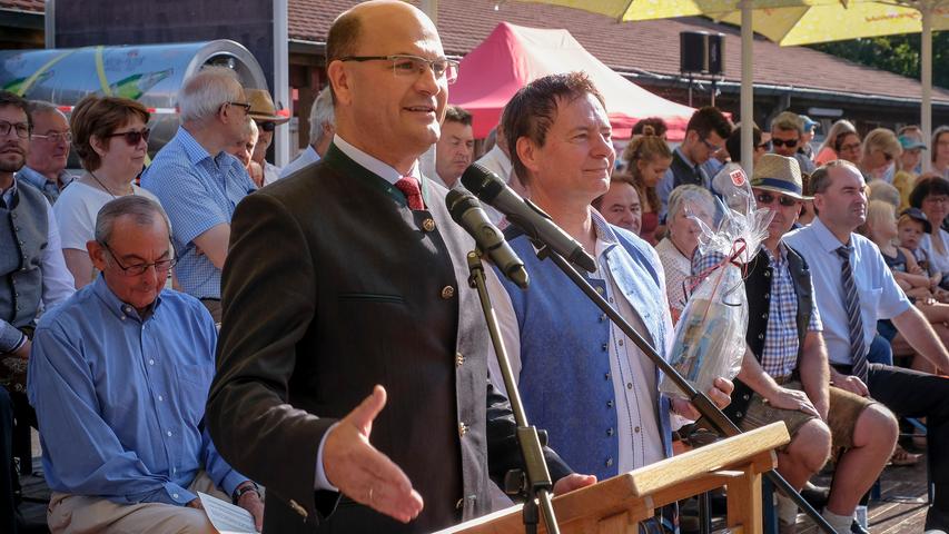 Shetties und Sonnenschein: Pferdeschau am Jura-Volksfest 2018 in Neumarkt