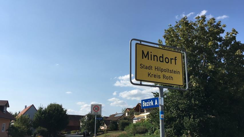 Auf nach Mindorf, wo ein besonderes Gebäude steht...