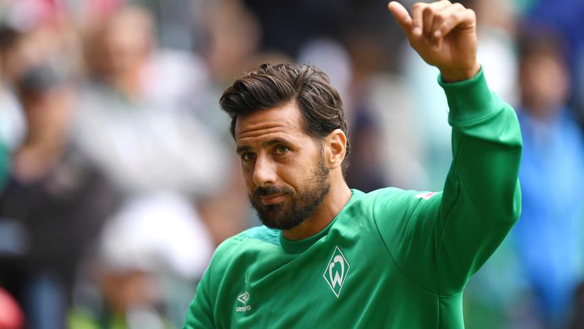 Vorsaison: Mit 42 Zählern machte Werder den Klassenerhalt fix. Und das obwohl die Norddeutschen nach der Hinrunde sogar noch auf dem Relegationsplatz (15 Punkte) standen. Wieder einmal klingelten die Alarmglocken an der Weser, doch eine starke Rückrunde sicherte der Mannschaft um Kapitän Max Kruse den Sprung auf Platz elf. 
 
 Bester Transfer: Eingeschweißte Werder-Fans werden natürlich den Namen "Pizarro" rufen. Tatsächlich kommt der 39-jährige Peruaner noch einmal zurück nach Bremen und streift sich das grüne Trikot zum vierten Mal nach 1999, 2008 und 2015 über. 
 Bester Transfer dürfte aber trotzdem ein anderer sein, denn mit Davy Klaassen hat Trainer Florian Kohlfeldt seinen "absoluten Wunschspieler" an die Weser geholt. 13,5 Millionen Euro haben sie ihn sich kosten lassen – Rekordtransfer! 
 
 Ausblick: Die Werderaner wirken stabiler als in der Vorsaison. Manager Frank Baumann hat Geld in die Hand genommen und den Kader entsprechend aufgestockt. Mit Klaassen erhalten die Bremer einen Mann von Format, der zusammen mit Max Kruse auf und neben dem Feld vorangehen wird. Insgesamt wirkt die Mannschaft von Trainer Kohfeldt ein großes Stück reifer. 
 
 Prognose: Mit dem Abstiegskampf wird Bremen in dieser Saison nichts zu tun haben, für Europa wird es aller Voraussicht nach aber auch nicht reichen. Der SV Werder landet im gesicherten Mittelfeld.