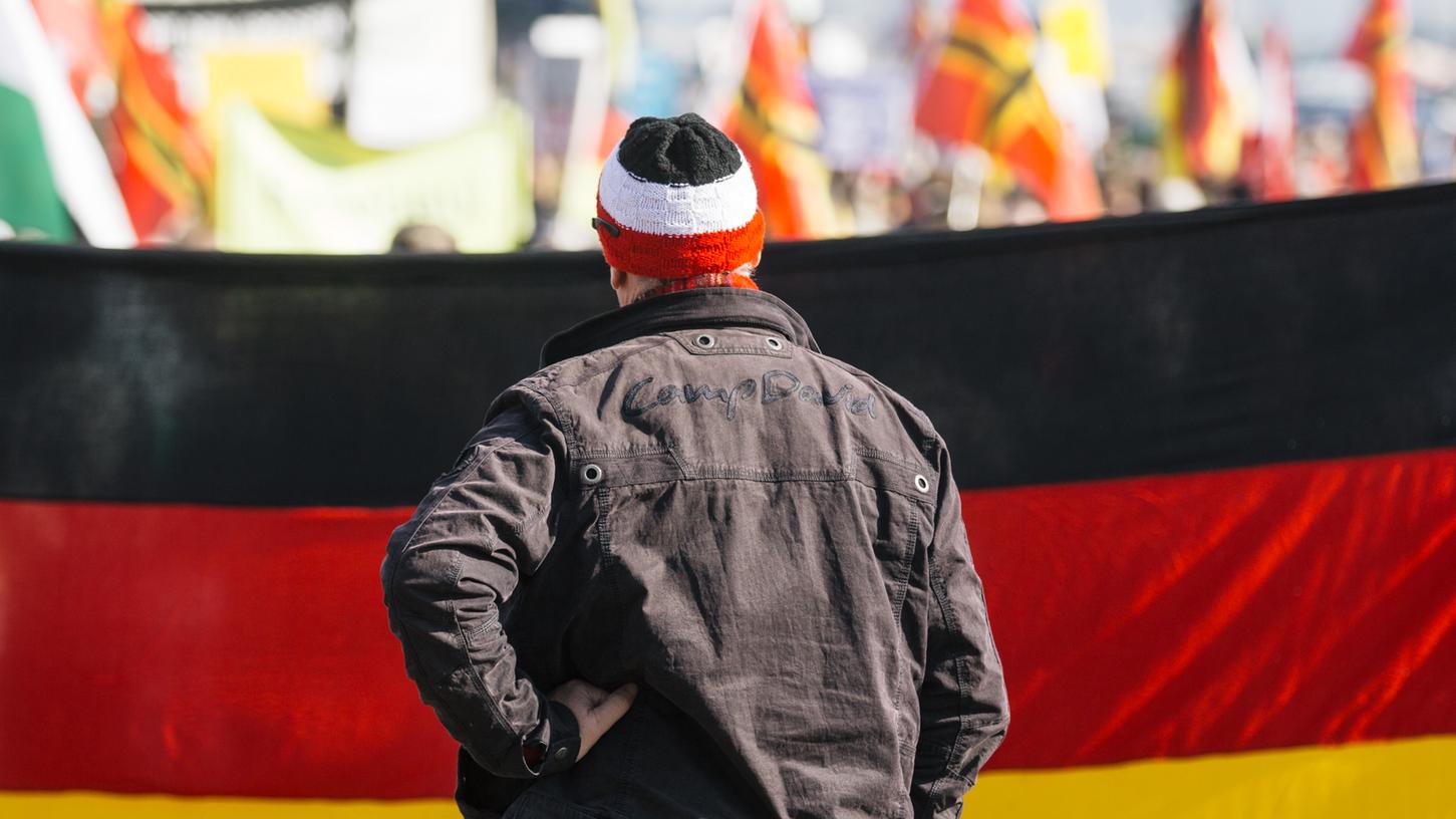 "Pegida"-Demo in Dresden im Jahr 2016. "Pegida"-Demo in Dresden im Jahr 2016.