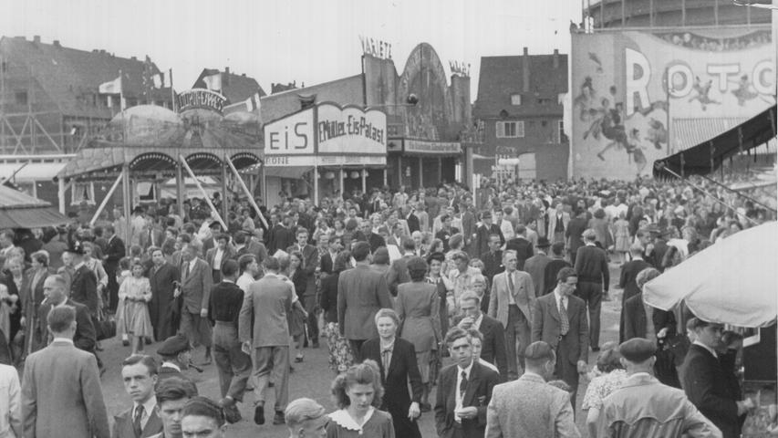 Im Mai 1950, fünf Jahre nach Kriegsende, standen die Buden des Nürnberger Volksfestes noch in der Fürther Straße.
