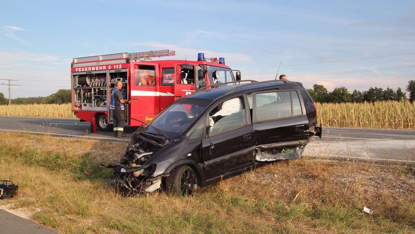 Zwei Personen schwer verletzt: Schlimmer Unfall bei Ammerndorf